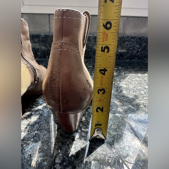 FRYE Reina Heeled Western Ankle  Bootie in Tan Ash Leather Women’s Size 6.5 - Picture 11 of 15